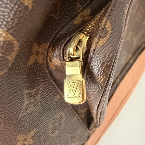 Louis Vuitton Gm backpack - Picture 6 of 11
